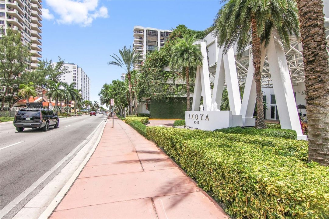 For Sale: $2,899,000 (3 beds, 2 baths, 1761 Square Feet)