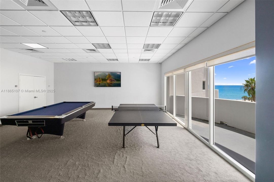 For Sale: $2,899,000 (3 beds, 2 baths, 1761 Square Feet)