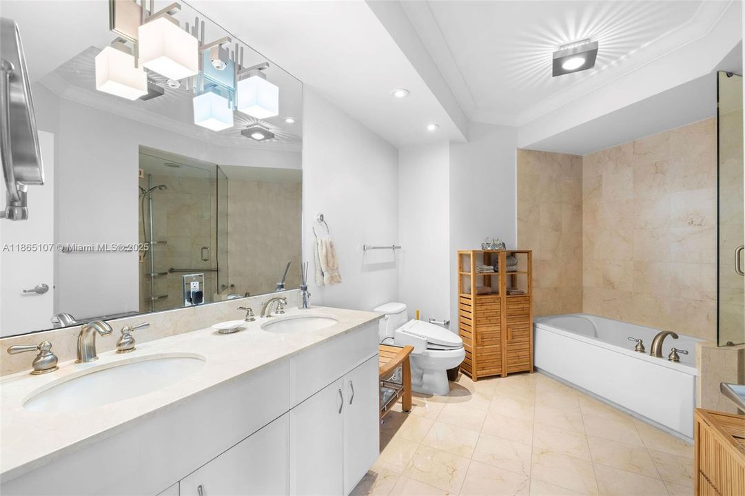 For Sale: $2,899,000 (3 beds, 2 baths, 1761 Square Feet)