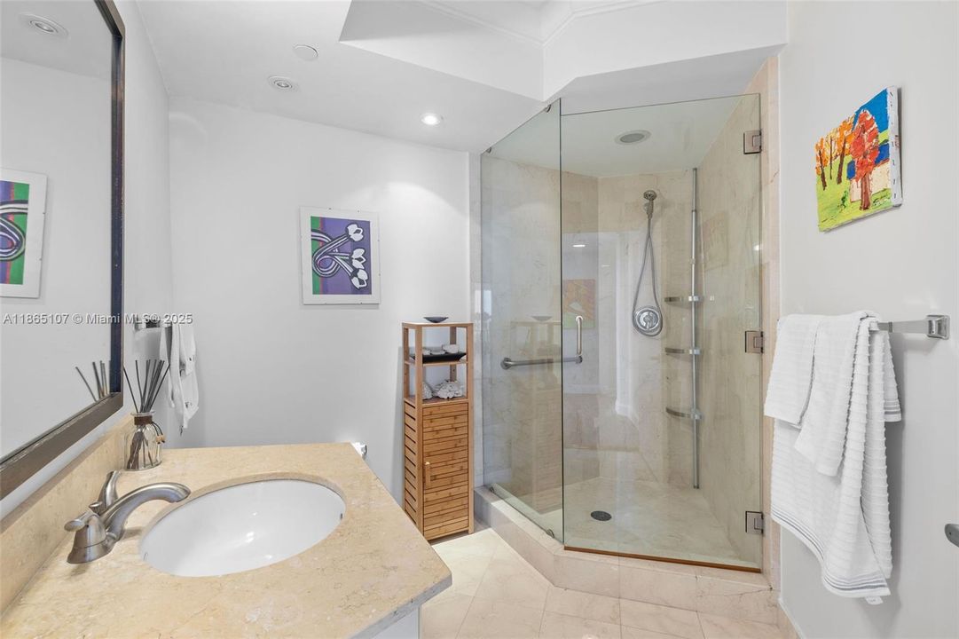 For Sale: $2,899,000 (3 beds, 2 baths, 1761 Square Feet)