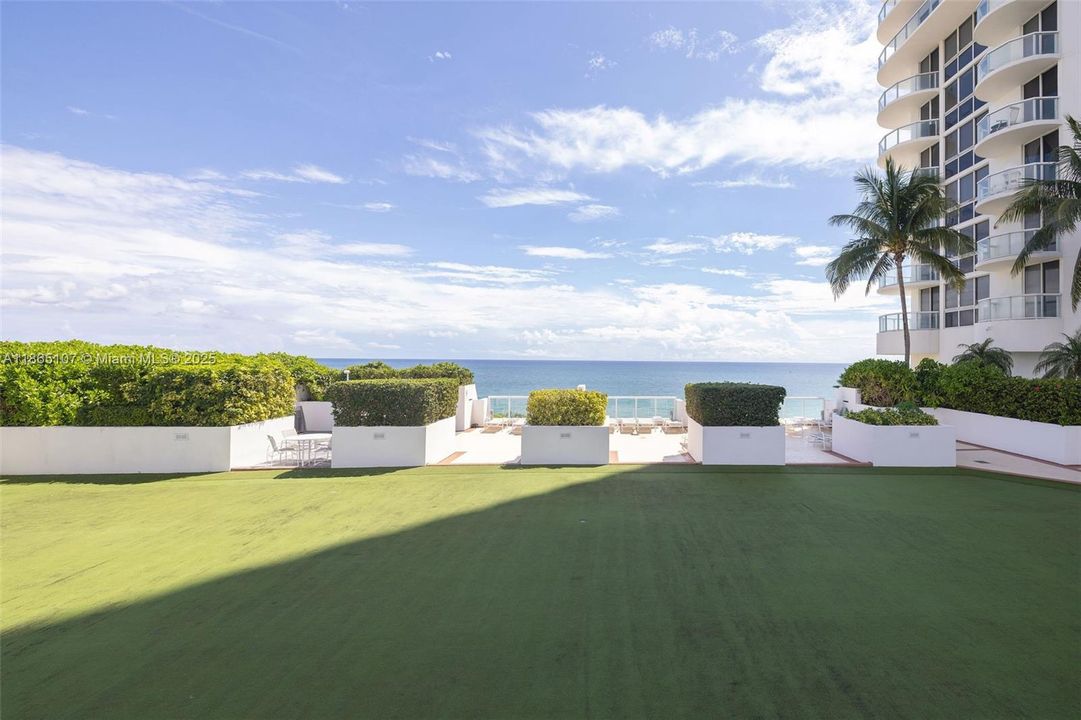 For Sale: $2,899,000 (3 beds, 2 baths, 1761 Square Feet)