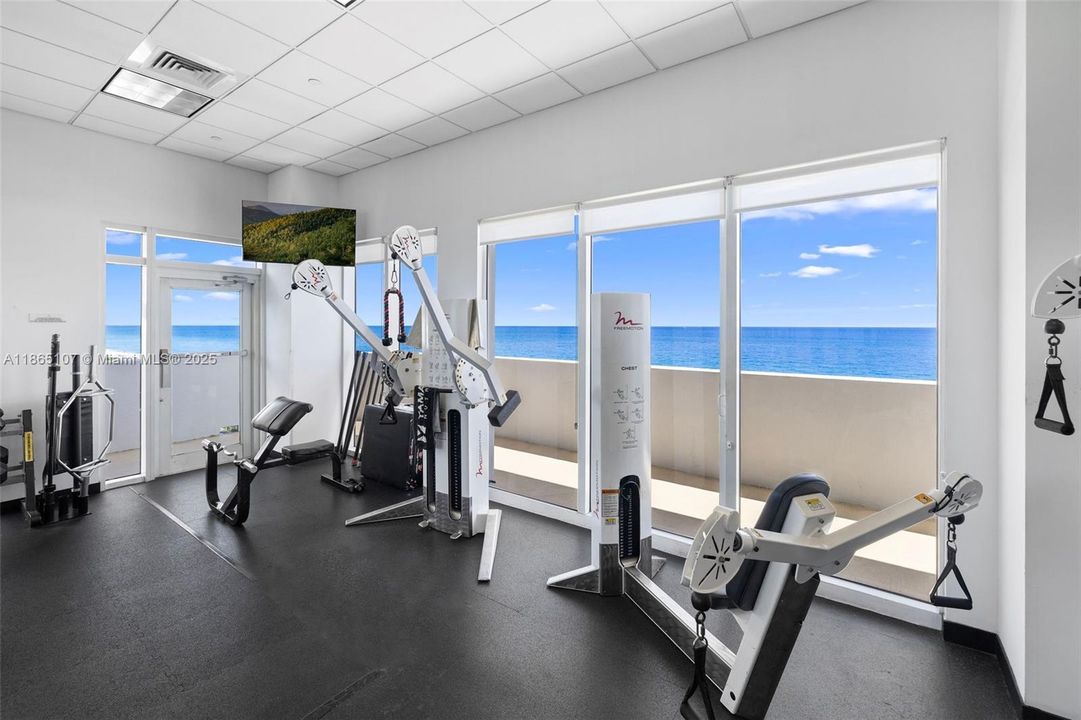 For Sale: $2,899,000 (3 beds, 2 baths, 1761 Square Feet)