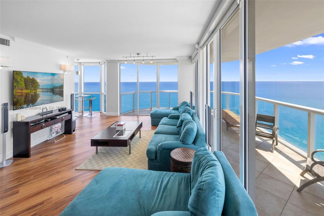 For Sale: $2,899,000 (3 beds, 2 baths, 1761 Square Feet)