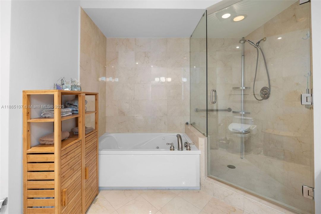 For Sale: $2,899,000 (3 beds, 2 baths, 1761 Square Feet)