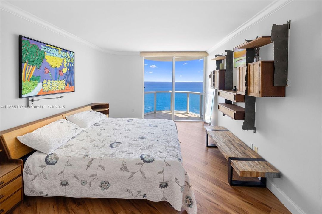 For Sale: $2,899,000 (3 beds, 2 baths, 1761 Square Feet)