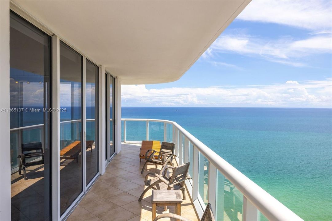 For Sale: $2,899,000 (3 beds, 2 baths, 1761 Square Feet)