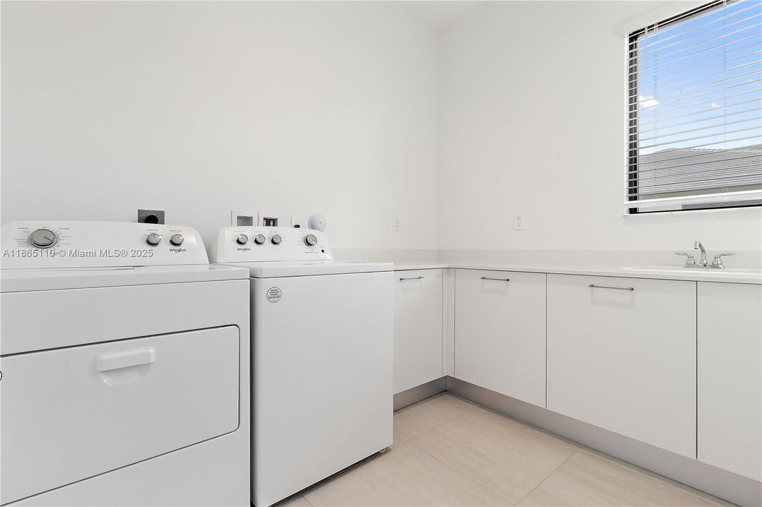 En Renta: $13,000 (4 camas, 3 baños, 4141 Pies cuadrados)