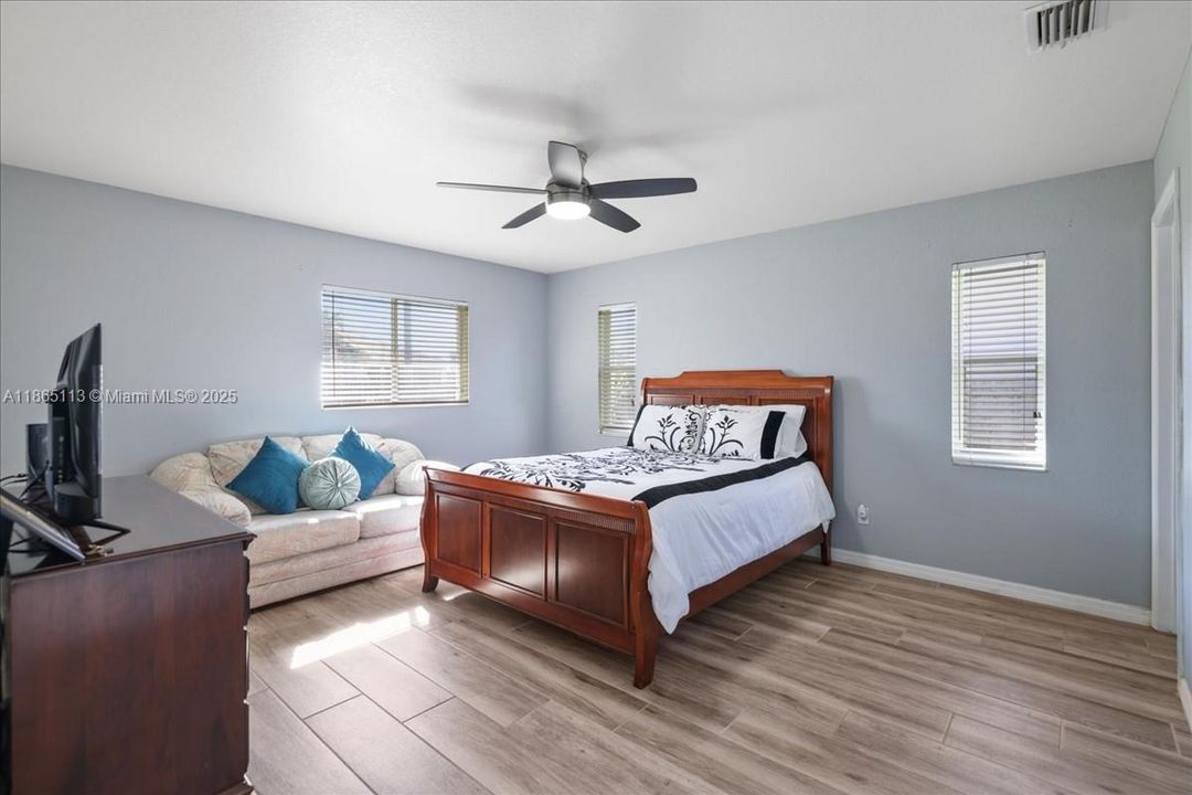 出租: $2,000 (3 贝兹, 2 浴室, 0 平方英尺)