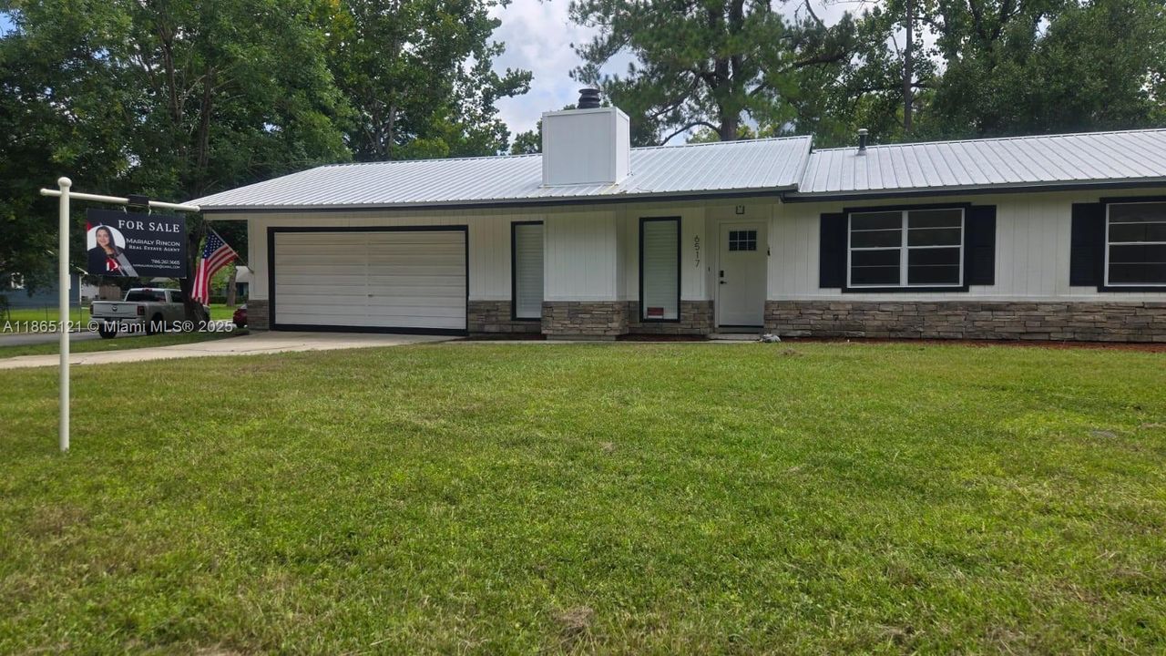 Под контрактом: $295,000 (3 спален, 2 ванн, 1164 Квадратных фут)