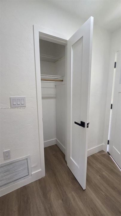 Под контрактом: $295,000 (3 спален, 2 ванн, 1164 Квадратных фут)