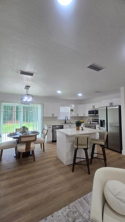 Под контрактом: $295,000 (3 спален, 2 ванн, 1164 Квадратных фут)