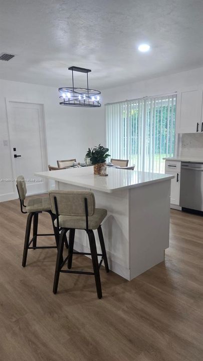 Под контрактом: $295,000 (3 спален, 2 ванн, 1164 Квадратных фут)