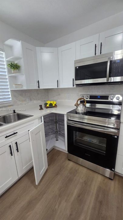 Под контрактом: $295,000 (3 спален, 2 ванн, 1164 Квадратных фут)