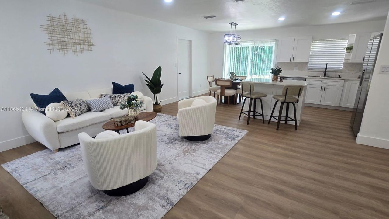 Под контрактом: $295,000 (3 спален, 2 ванн, 1164 Квадратных фут)