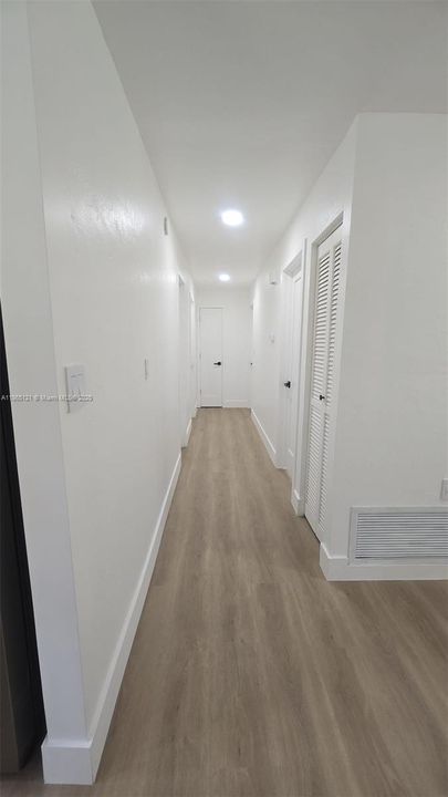 Под контрактом: $295,000 (3 спален, 2 ванн, 1164 Квадратных фут)