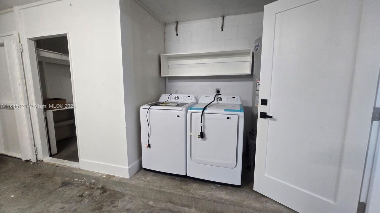 Под контрактом: $295,000 (3 спален, 2 ванн, 1164 Квадратных фут)