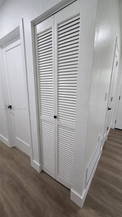 Под контрактом: $295,000 (3 спален, 2 ванн, 1164 Квадратных фут)