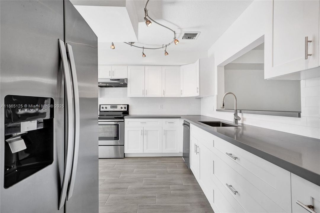 Active With Contract: $3,000 (3 beds, 2 baths, 1705 Square Feet)