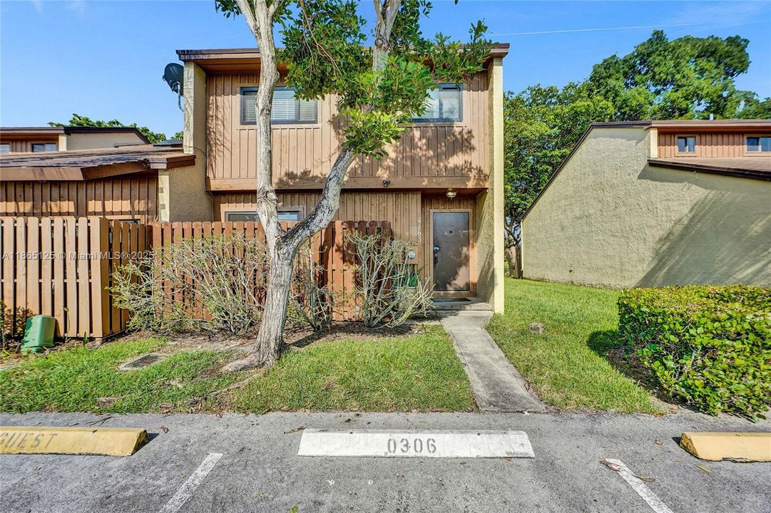 Active With Contract: $3,000 (3 beds, 2 baths, 1705 Square Feet)