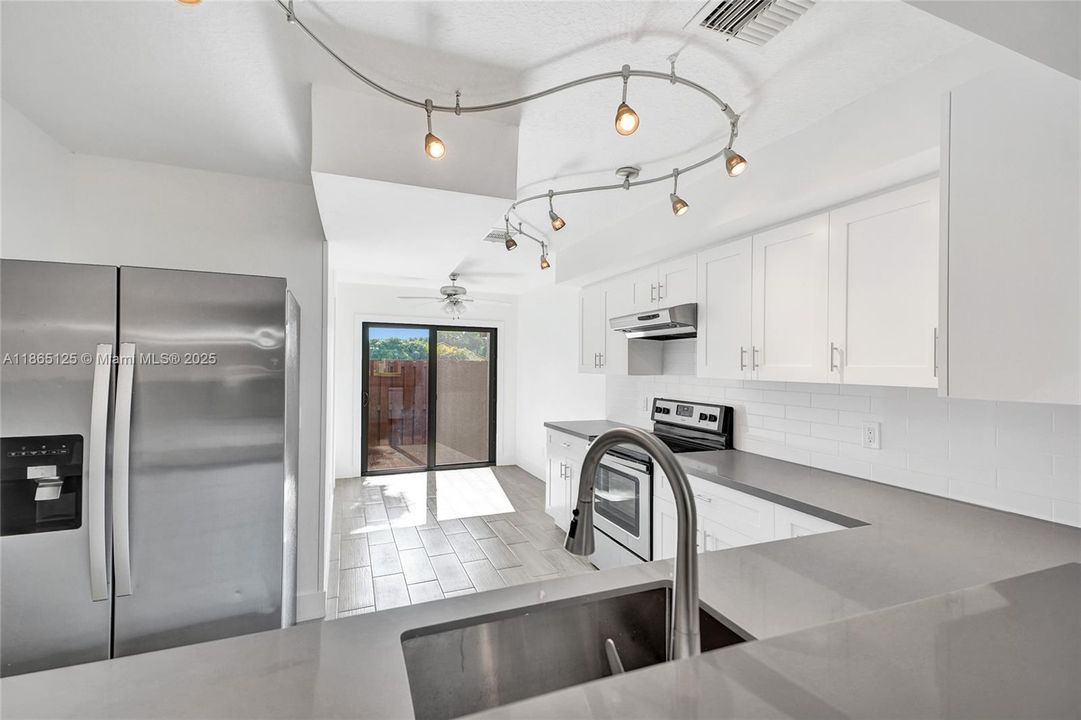 Active With Contract: $3,000 (3 beds, 2 baths, 1705 Square Feet)