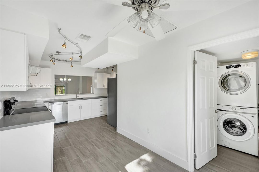 Active With Contract: $3,000 (3 beds, 2 baths, 1705 Square Feet)