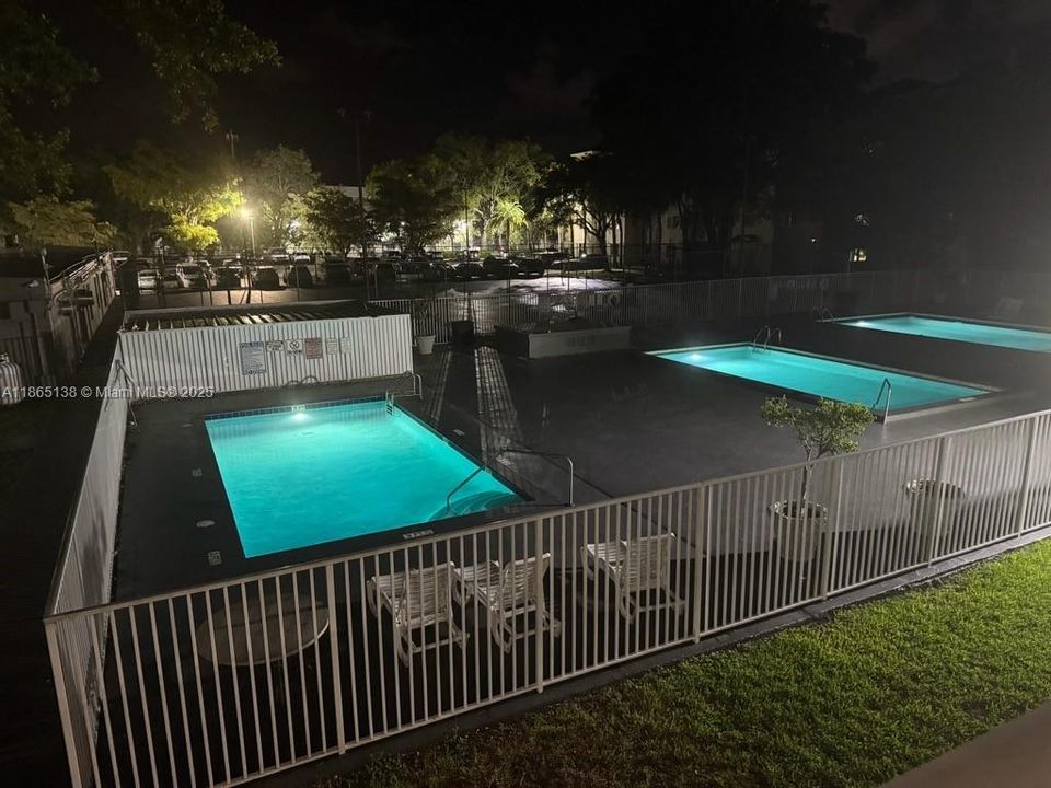 На продажу: $228,000 (2 спален, 2 ванн, 809 Квадратных фут)