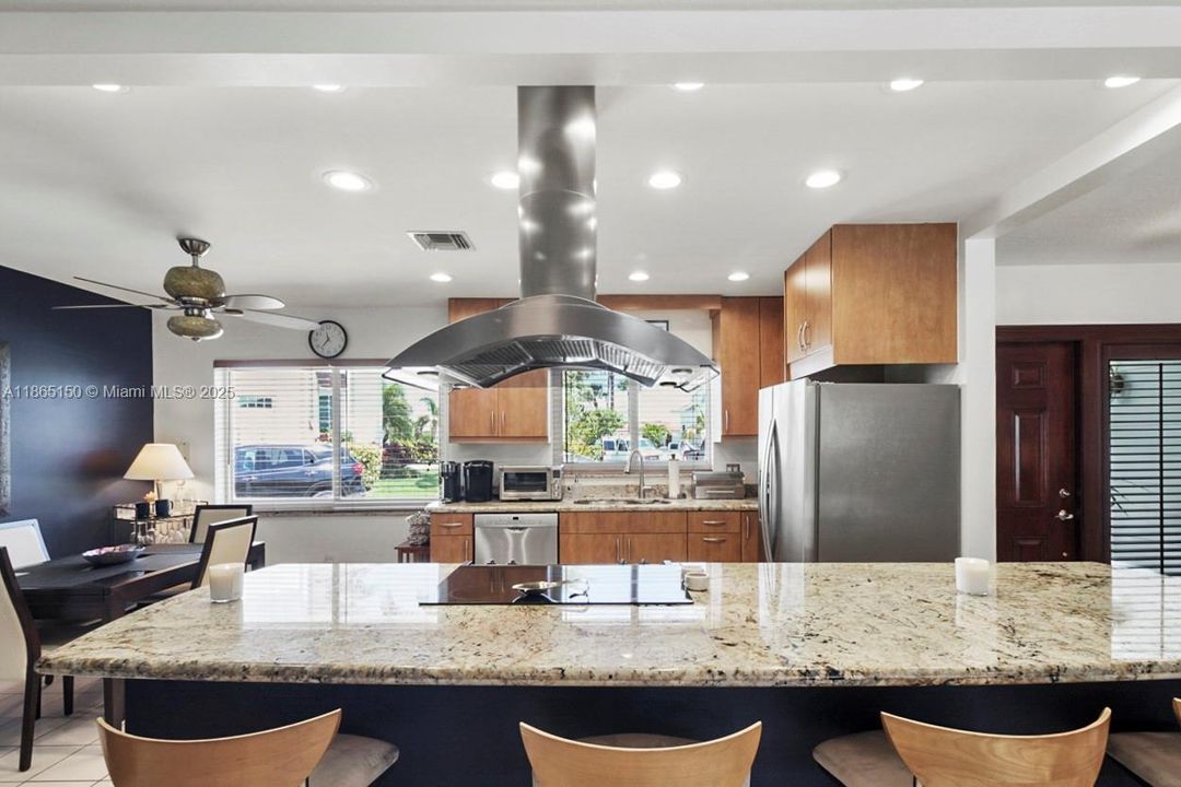 На продажу: $4,400,000 (3 спален, 2 ванн, 1476 Квадратных фут)