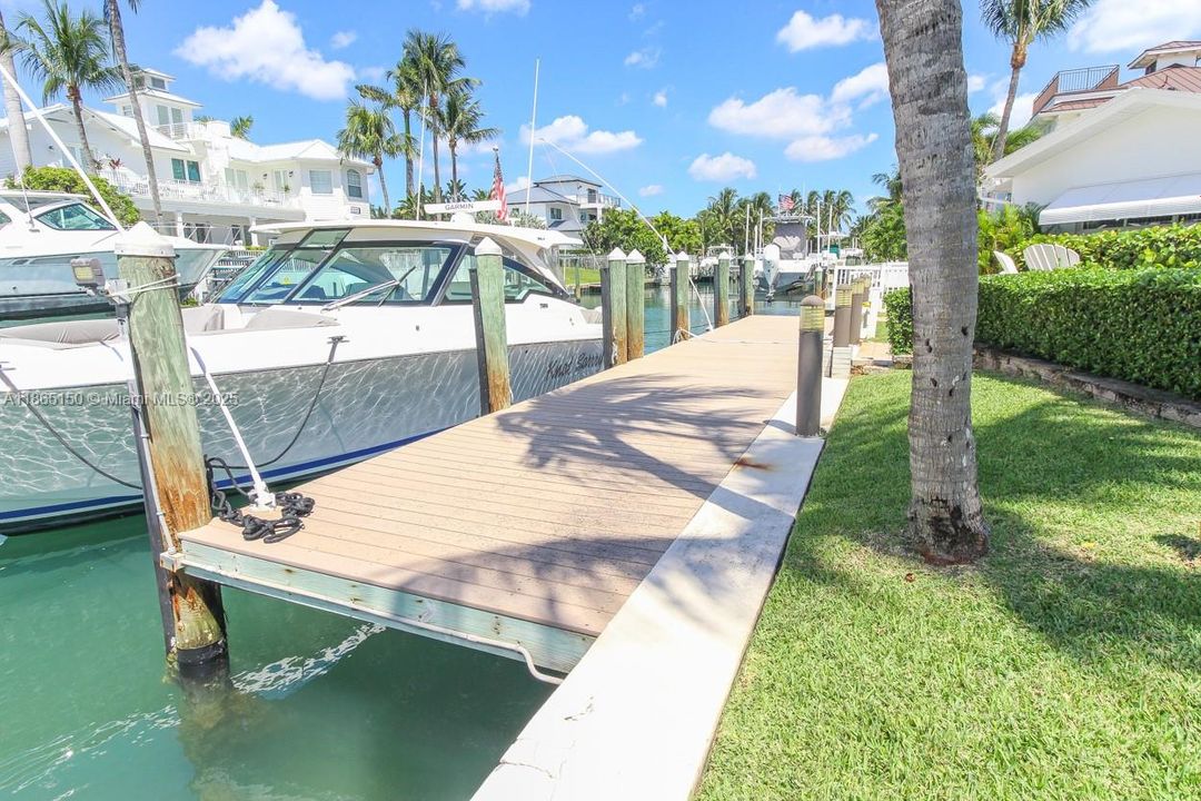 На продажу: $4,400,000 (3 спален, 2 ванн, 1476 Квадратных фут)