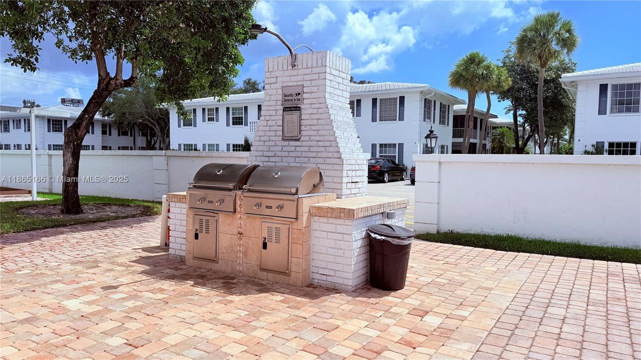 Под контрактом: $1,550 (1 спален, 1 ванн, 756 Квадратных фут)