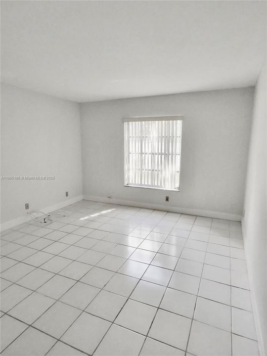 Под контрактом: $1,550 (1 спален, 1 ванн, 756 Квадратных фут)