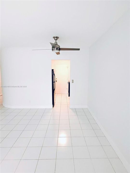 Под контрактом: $1,550 (1 спален, 1 ванн, 756 Квадратных фут)