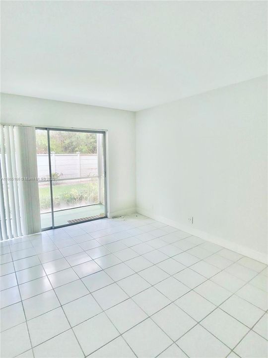 Под контрактом: $1,550 (1 спален, 1 ванн, 756 Квадратных фут)