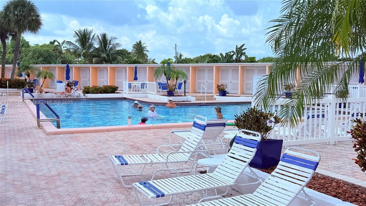 Под контрактом: $1,550 (1 спален, 1 ванн, 756 Квадратных фут)