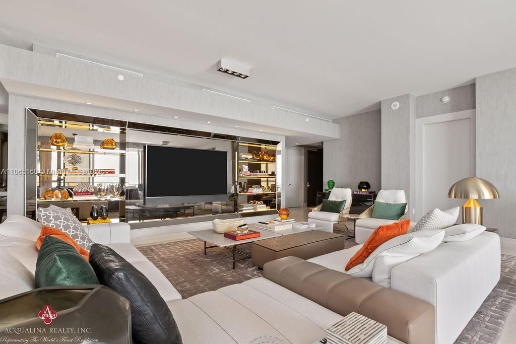 出租: $42,000 (4 贝兹, 6 浴室, 4609 平方英尺)