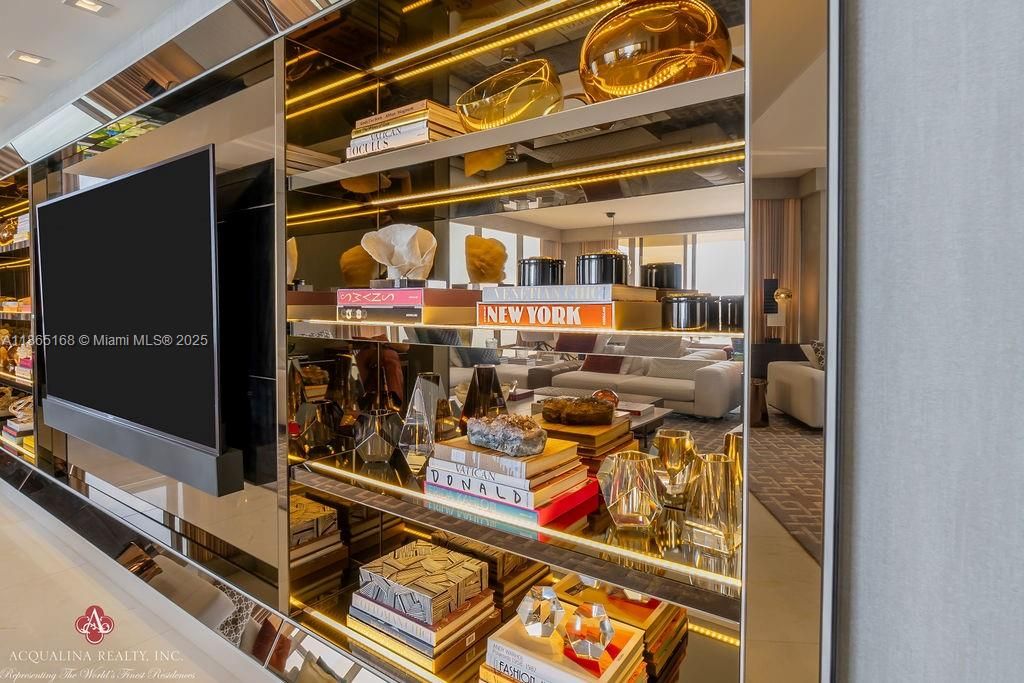 出租: $42,000 (4 贝兹, 6 浴室, 4609 平方英尺)