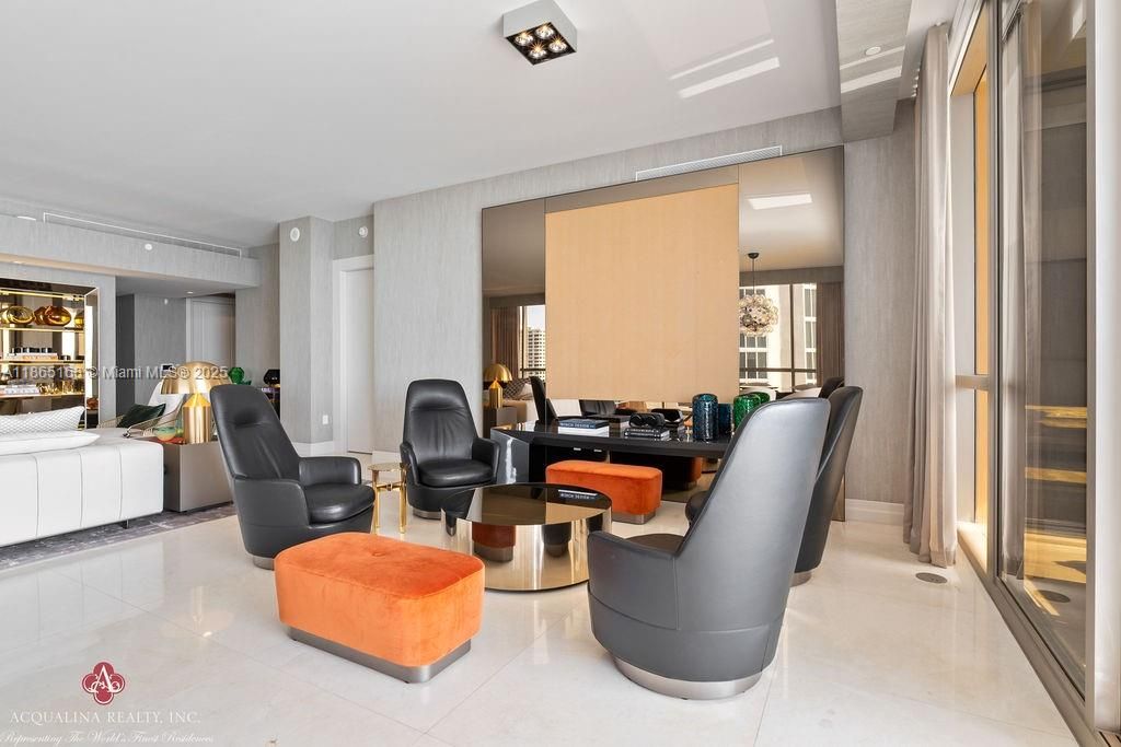 出租: $42,000 (4 贝兹, 6 浴室, 4609 平方英尺)