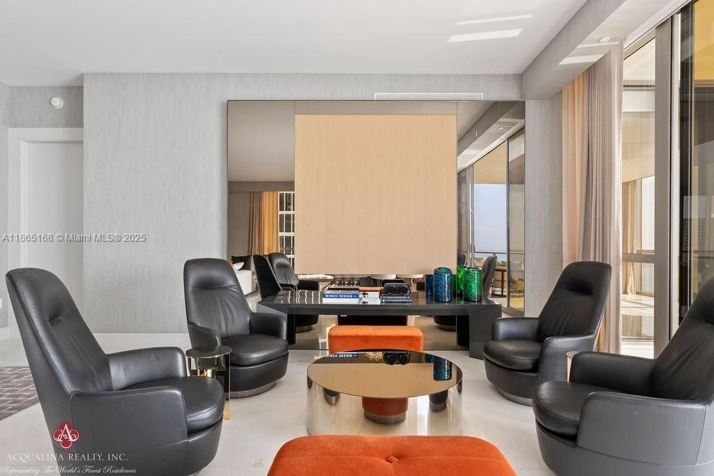 出租: $42,000 (4 贝兹, 6 浴室, 4609 平方英尺)