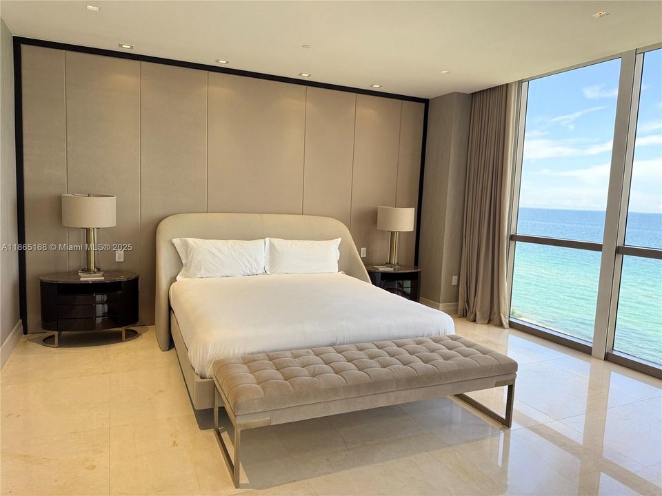 出租: $42,000 (4 贝兹, 6 浴室, 4609 平方英尺)