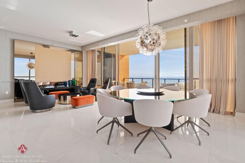 出租: $42,000 (4 贝兹, 6 浴室, 4609 平方英尺)