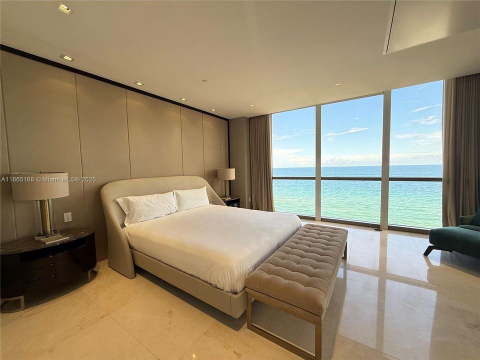 出租: $42,000 (4 贝兹, 6 浴室, 4609 平方英尺)