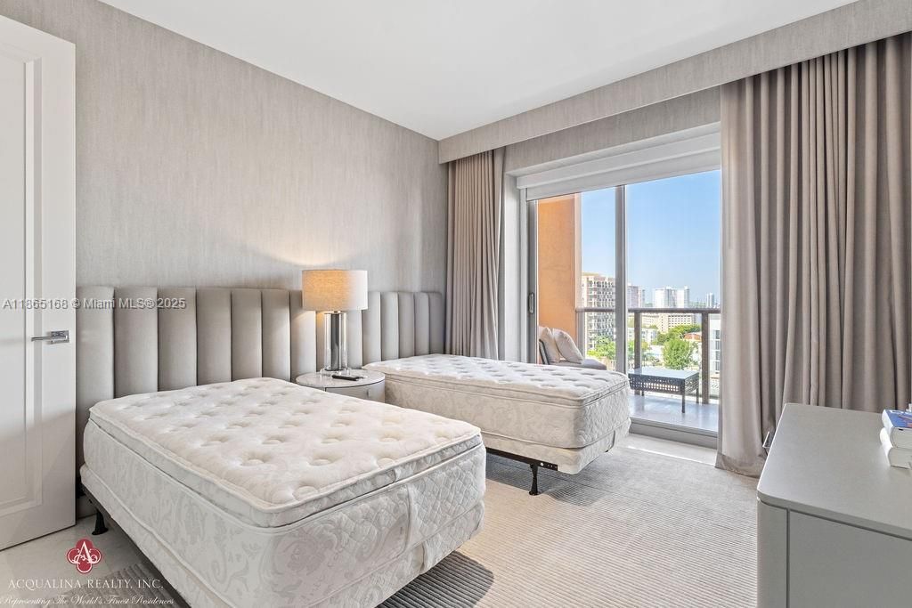 出租: $42,000 (4 贝兹, 6 浴室, 4609 平方英尺)