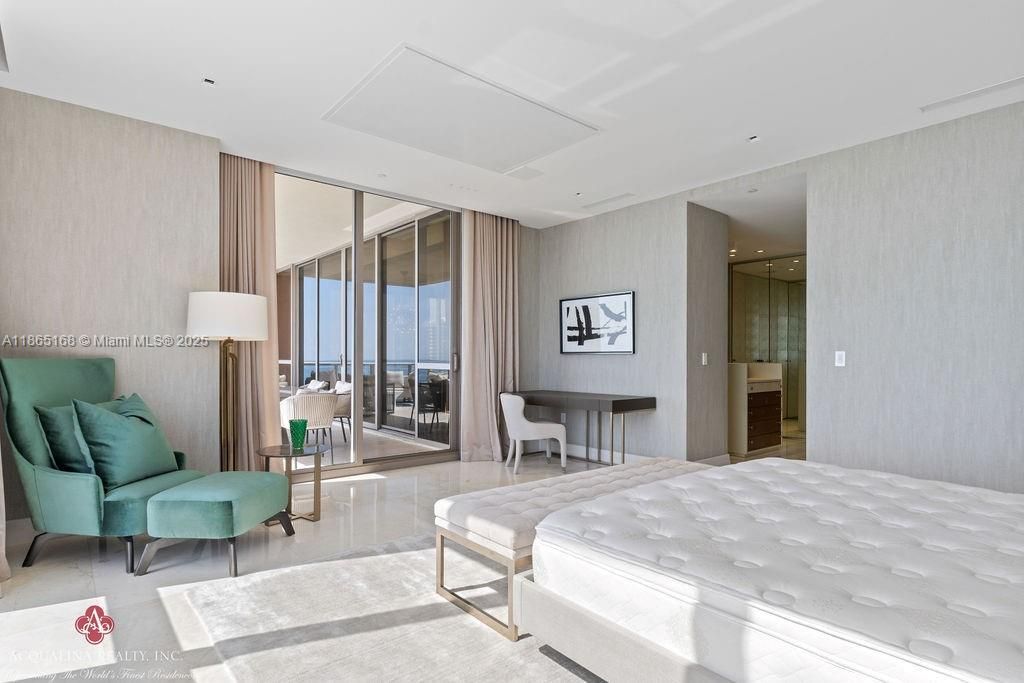 出租: $42,000 (4 贝兹, 6 浴室, 4609 平方英尺)