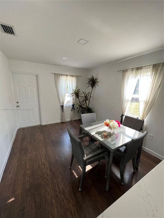 Recientemente alquilado: $2,500 (2 camas, 2 baños, 720 Pies cuadrados)