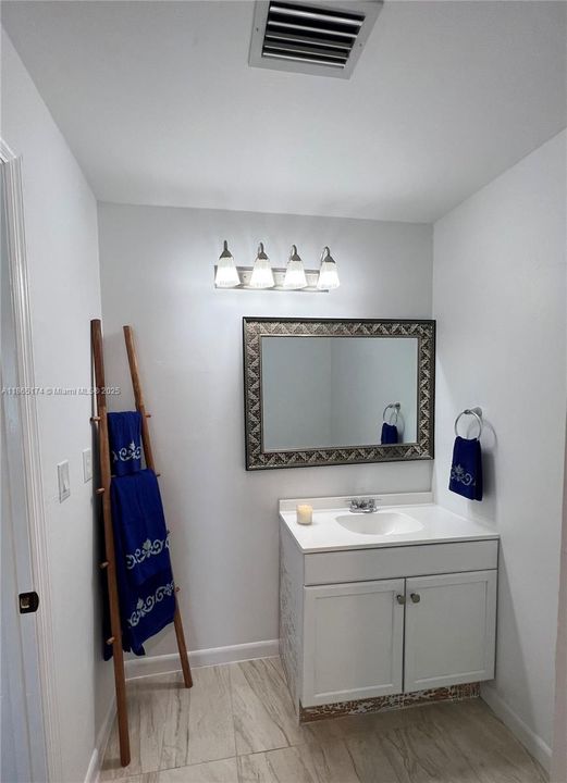 Recientemente alquilado: $2,500 (2 camas, 2 baños, 720 Pies cuadrados)