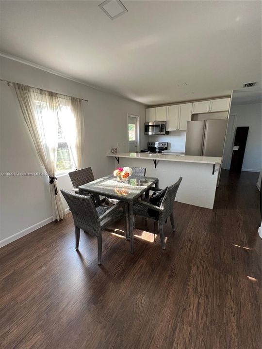 Recientemente alquilado: $2,500 (2 camas, 2 baños, 720 Pies cuadrados)