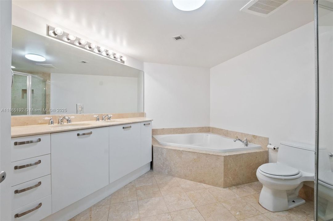 Active With Contract: $5,500 (3 beds, 3 baths, 1686 Square Feet)