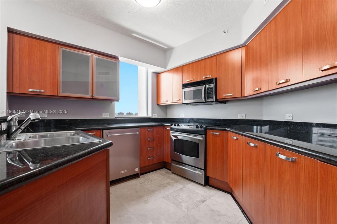 Active With Contract: $5,500 (3 beds, 3 baths, 1686 Square Feet)