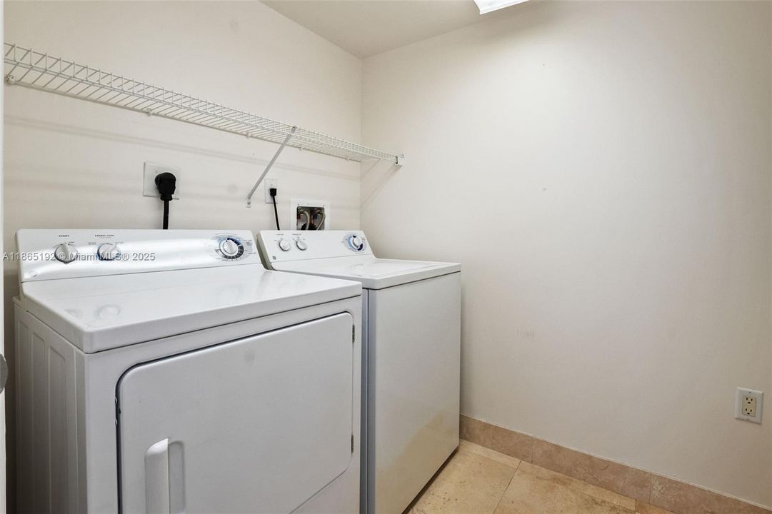 Active With Contract: $5,500 (3 beds, 3 baths, 1686 Square Feet)