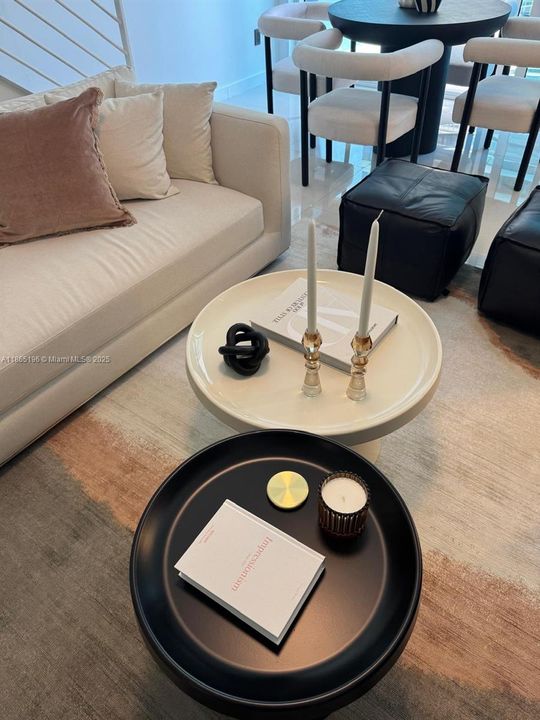 For Sale: $425,000 (1 beds, 1 baths, 785 Square Feet)