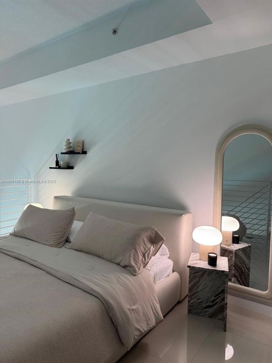 For Sale: $425,000 (1 beds, 1 baths, 785 Square Feet)